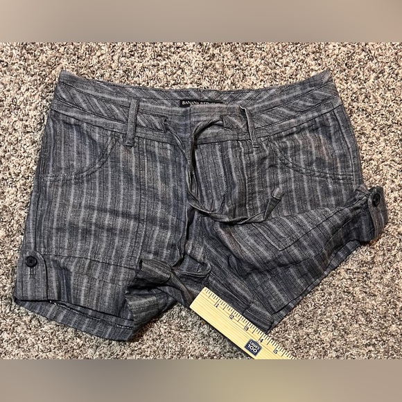 3. Banana Republic Low Rise Gray Striped Cuffed Shorts! Size 4P! - Picture 8 of 8